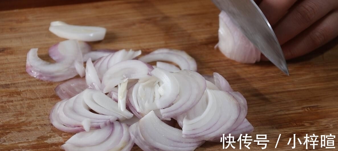 葱油鸡|用烤箱做的纸包葱油鸡,比红烧鸡还香,做法太简单了