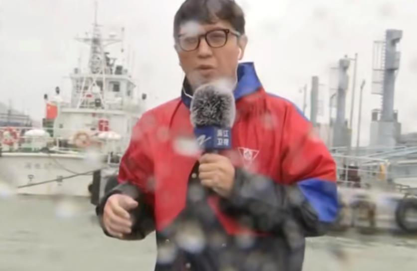 中国好声音|华少这是被降级了？变身新闻记者报道台风，稳重风格得到认可