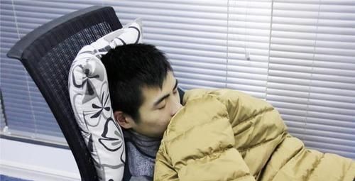 睡眠质量|老话说“人睡三觉,命比纸薄”!可能比失眠更伤身,不少人还在犯