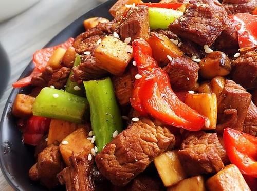  分享几道春节美食，传统又经典，色泽红亮好吃好看，我反正不喜欢