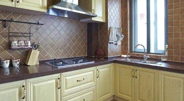 不论灶台有多大，这3样东西不能放，抓紧回家看看