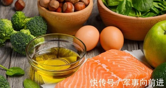 阿姨|45岁阿姨便秘半年,一查是肠癌晚期,身体出现3个症状,要小心