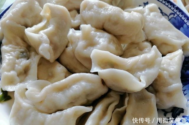 入秋|入秋后,就馋这个馅的饺子,东北人就好这一口,比萝卜韭菜鲜多了