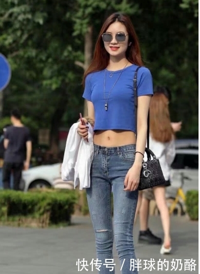 妹子|紧身裤穿出妹子迷人姿态,这种最真实的美,百看不厌