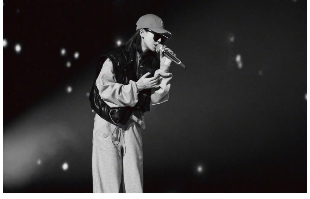 戚薇李承铉湖南卫视跨年彩排,上演甜蜜“捧脸杀”,真夫妻太鲨!