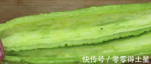 小米椒|这才是苦瓜最正确的做法,不苦不涩,开胃又下饭,我家一周吃6次!