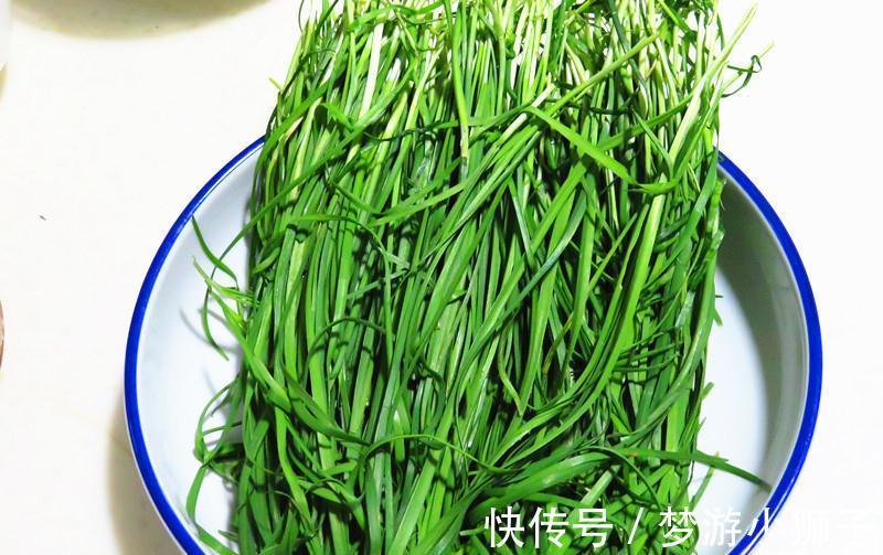 面食我家就爱这样做,馅料鲜美营养,外壳金黄焦香,总吃不够