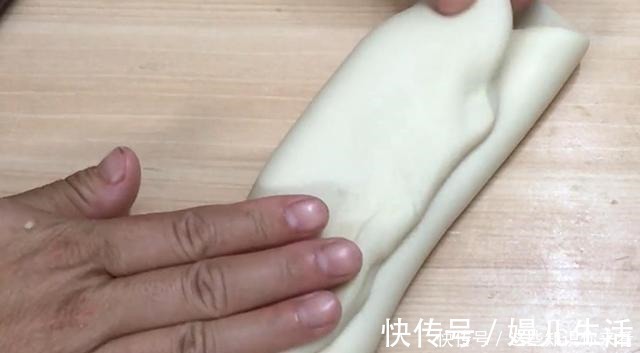 玉米油|教你做绿豆糕，甜而不腻，酥香掉渣，孩子爱吃，简单一次就成功