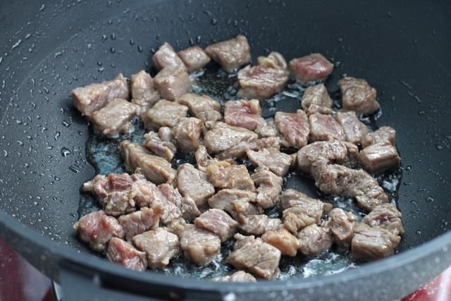 强身健体|牛肉和年糕是最佳搭档，一个鲜嫩一个软糯，营养丰富好吃到舔盘底