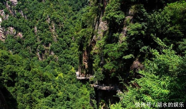 浙江一座呈西南-东北走向的山，有古、 清、奇、幽四大特色