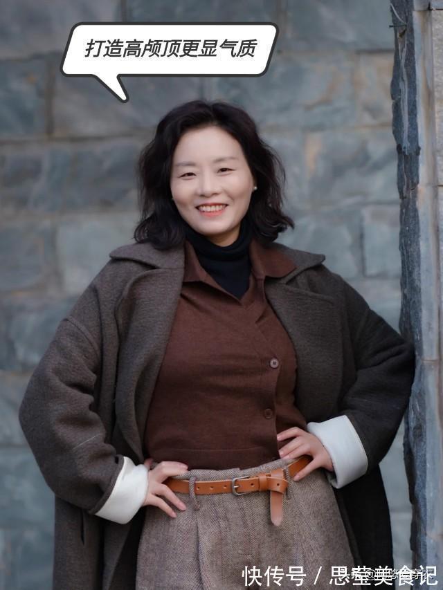 烫发|50岁女人,留什么发型显年轻?今年流行3种短发烫,减龄有气质