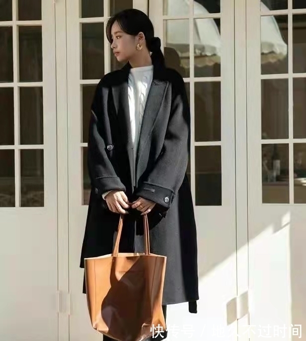 冬季 进入中年的女人,冬季如何将黑色大衣穿出高级感?