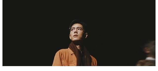 舞台|肖战出圈之舞台获业内高度赞赏：他在演绎自己，将观众带入异时空