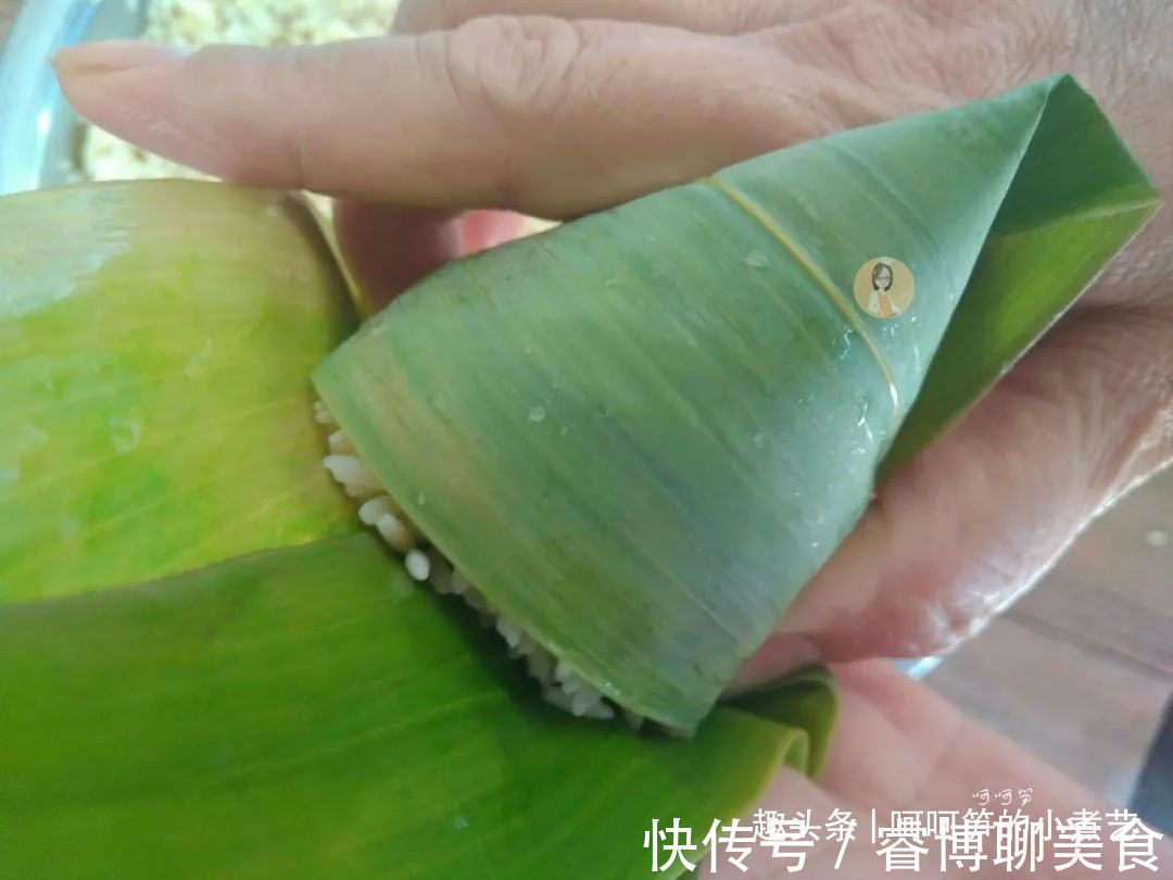香菇|端午节将至，教你做鲜香味美的咸蛋黄肉粽，软糯诱人，吃了还想吃