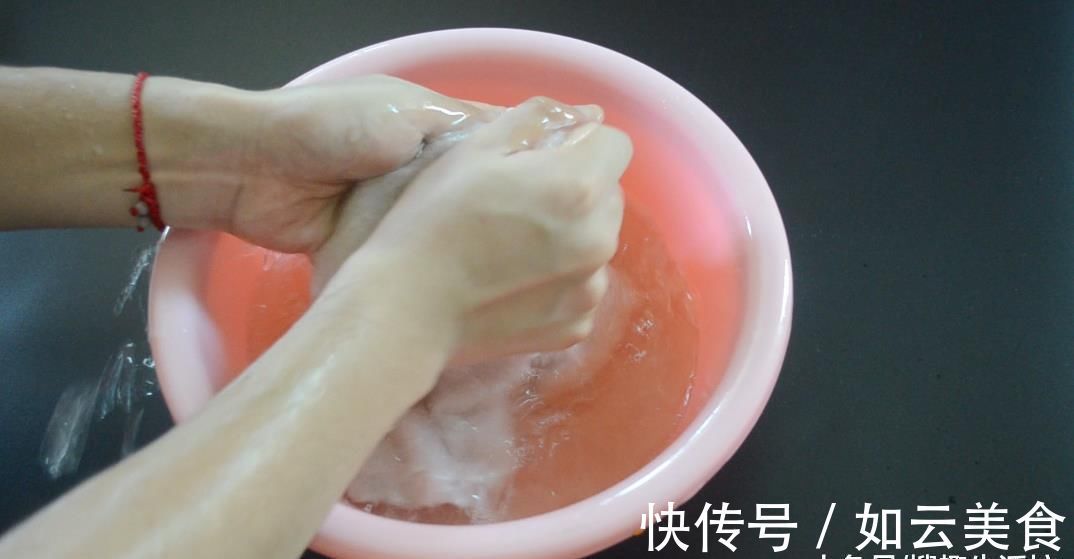 汗味|清洗毛巾别再用肥皂了, 用它泡一泡, 多脏多旧的毛巾也能洁白如新