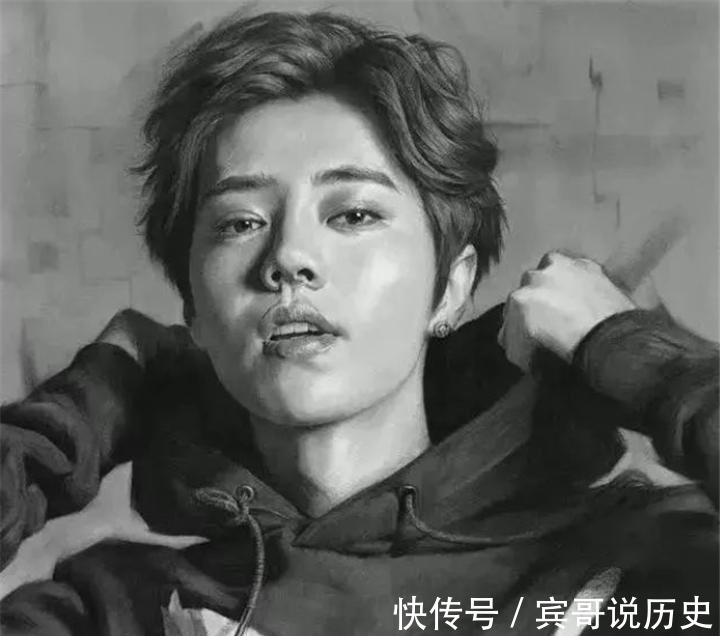 画家$年轻人画张雨绮戏水素描,放大16倍后,网友这画比单反还牛!