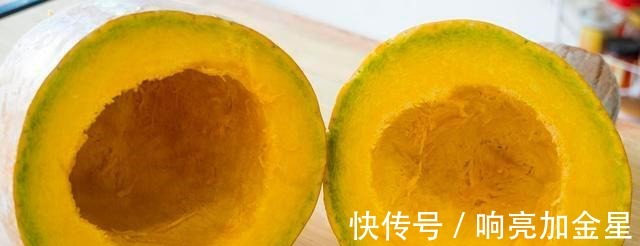 白玉粉|“秋天到，南瓜俏”，今天用南瓜做一道零食，做完以后，分分钟吃没！