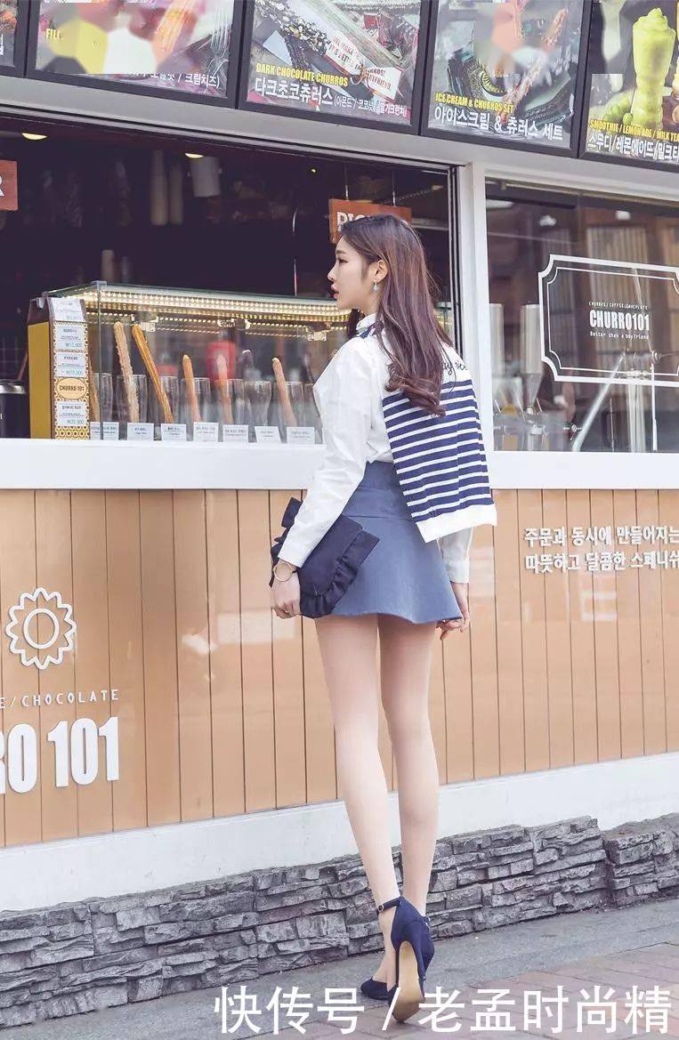 美女脚上一双带有铆钉的尖头高跟鞋, 让双腿展示修长优雅的魅力