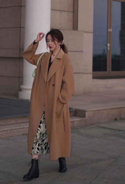 小蛮腰 真正洋气的女人,冬天穿大衣都喜欢这样搭配,精致优雅又有气场