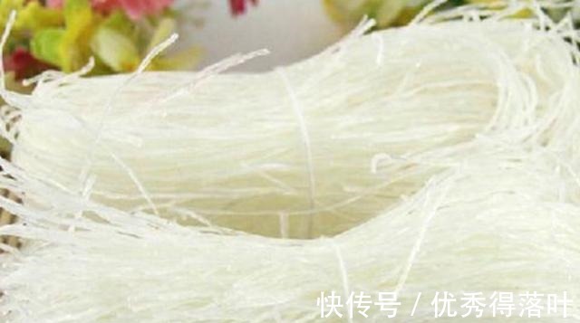 鲜酸微辣的捞汁粉丝，简单好吃的家常美味，家人特喜欢！
