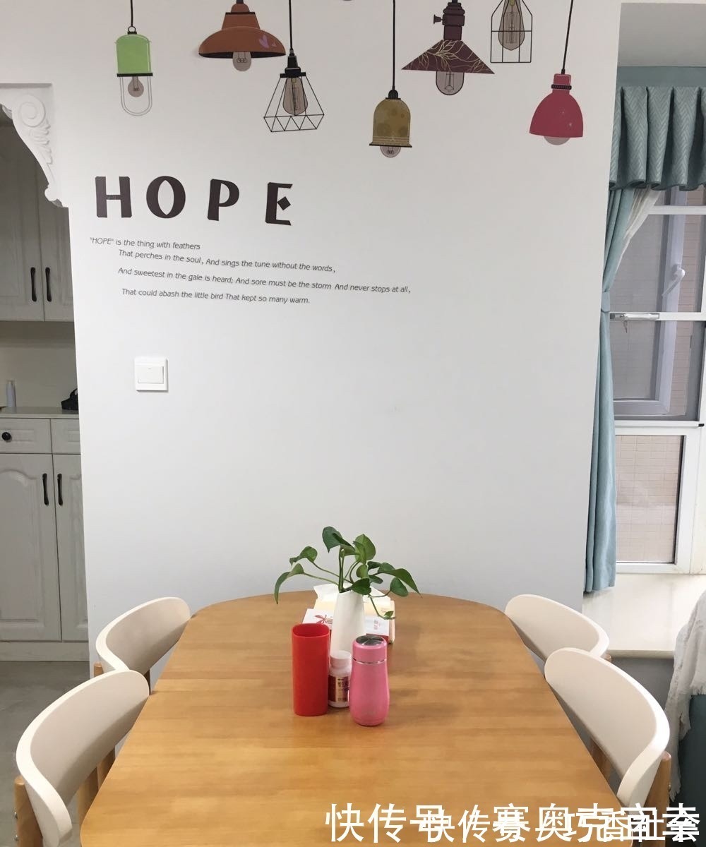 餐厅|新房刚大扫除完成，朋友进门就被电视墙惊艳到，特别不满意餐厅