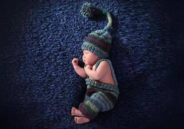 种人|宝宝出生后,第一个人抱他的最好不是这4种人,不是迷信有依据