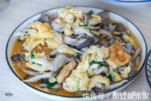 弟弟来看爸妈,妈妈做了5道菜,第3道菜一年到头也吃不上两回