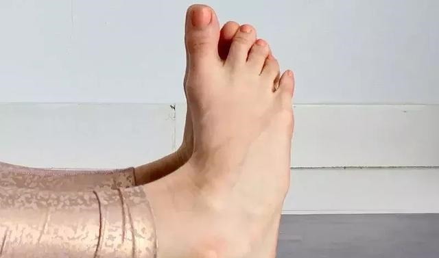 脚掌|“人老脚先衰”!10 个动作帮你灵活双脚,强健根基