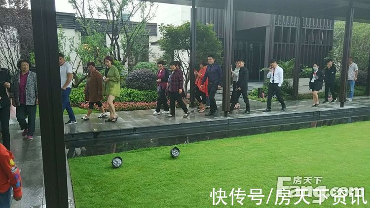 楼盘|郑州新郑热门楼盘现场最新视频，点击查看