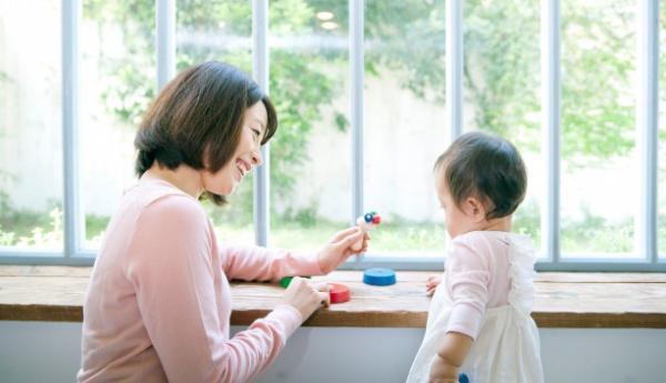 辅助工具|“最勤劳奶奶”火了,一人带四娃还干农活,网友:真正的“圈养”