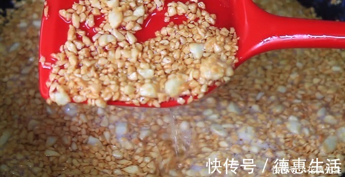 把1斤大蒜,往油锅里一扔,金黄酥脆又好吃,拌面煮汤太香了