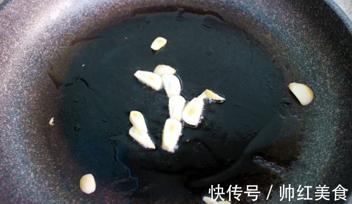 红辣椒|家再穷也要给孩子吃这菜,隔三差五吃1次,强筋骨补脑力,精神好