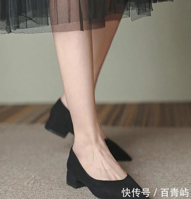 今春霸屏的单鞋，小尖头太显脚瘦了！穿上气质好迷人