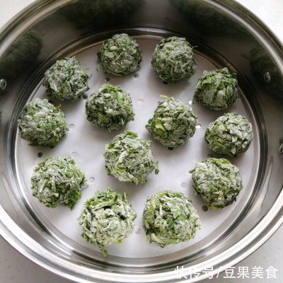 小楼一夜听春雨，今朝满城荠菜香