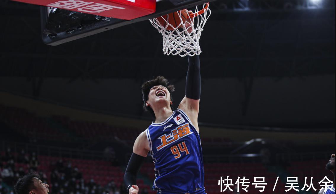 冯欣|22分大胜,胡金秋振臂高呼!辽宁别高兴太早,联赛第1还有悬念