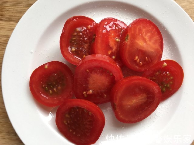 好吃|西红柿换个花样做，别提多好吃，10分钟搞定，一上桌就被抢光