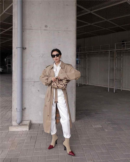 女人40以后,如果不差钱的话,春天建议买这5种外套,时髦又减龄