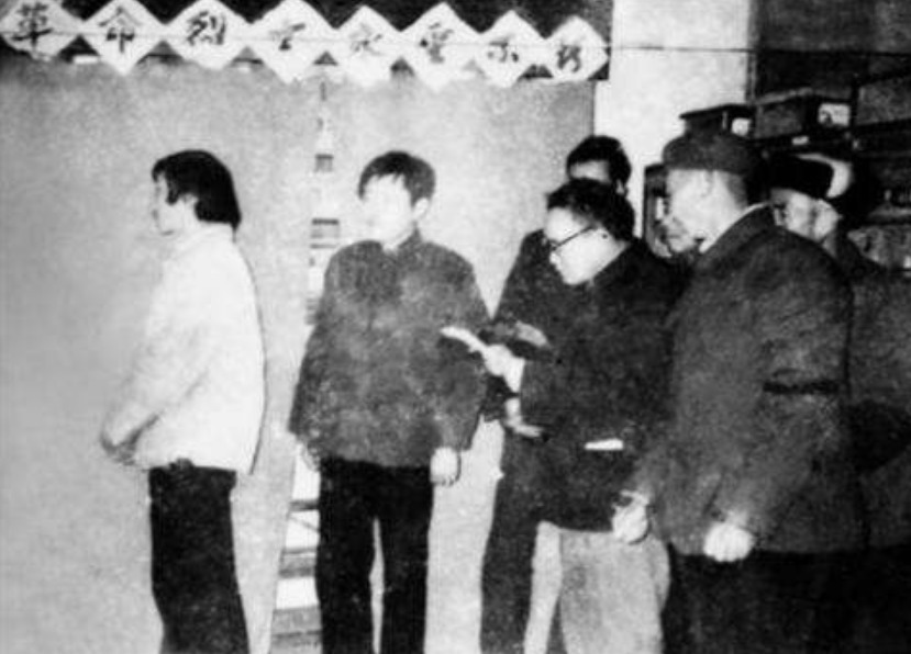 处决|1951年处决汉奸,李克农刑场救人枪下留人!这汉奸是何来头