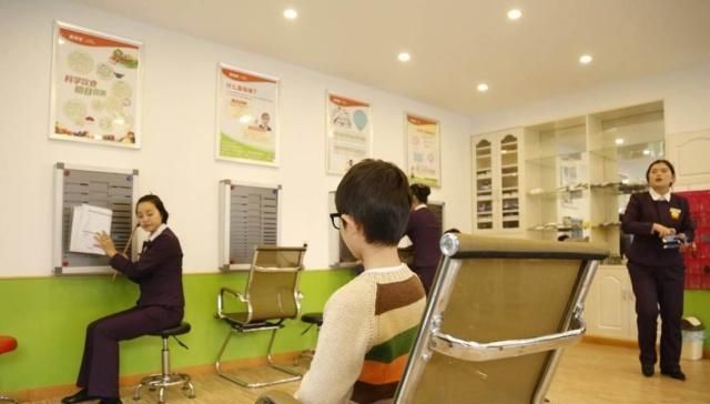 孩子们|生活越来越好，孩子近视眼增加，配眼镜时有一项测试要留心