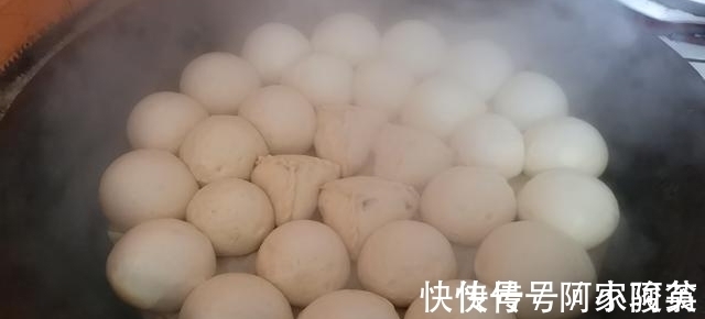 要想发面快，别只放酵母，面点师傅教你小窍门，10多分钟就发满盆