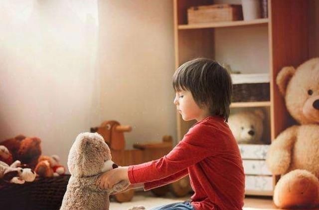 小便宜|长大后“没出息”的孩子,基本都有3个明显特征,希望你家娃没中