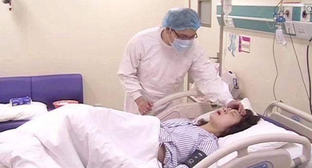 宝妈|孕妈顺产后称“要去厕所”,医生看到后却眉头紧锁快送急救