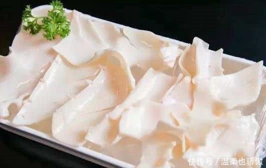 北方人吃南方的火锅，盘点南方火锅中的菜品!第六名是最重口味!