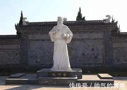 花荣!他是宋江的贴身保镖,在梁山鲜为人知,但是他的后人家喻户晓