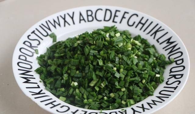 韭菜鸡蛋新吃法,比韭菜盒子简单,比煎饼好吃,早餐连吃3天不腻