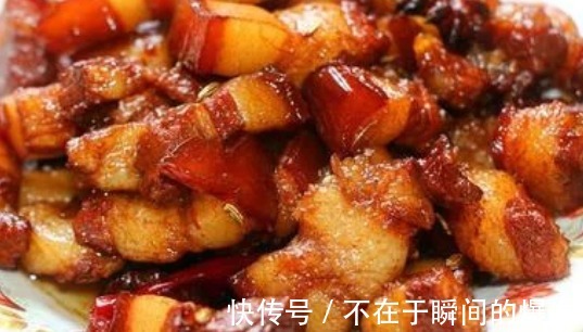 做红烧肉,别再加料酒炖!再加这2料,肉质软烂不油腻,红而透亮