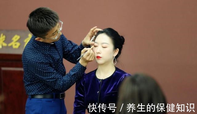 管理师 形象管理师专业班的点睛之笔---妆容发型!