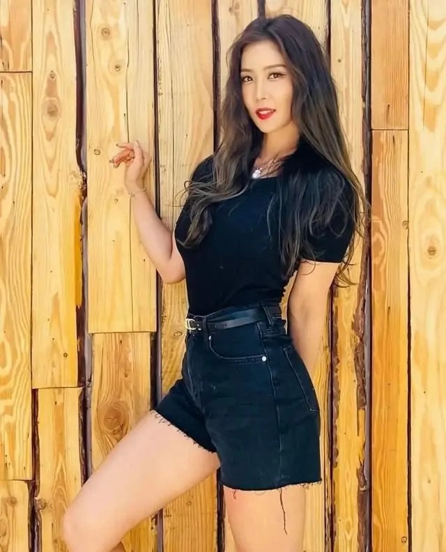 力量训练|130斤韩国美女私教，长了一身“懂事”的肉，微胖身材刚刚好