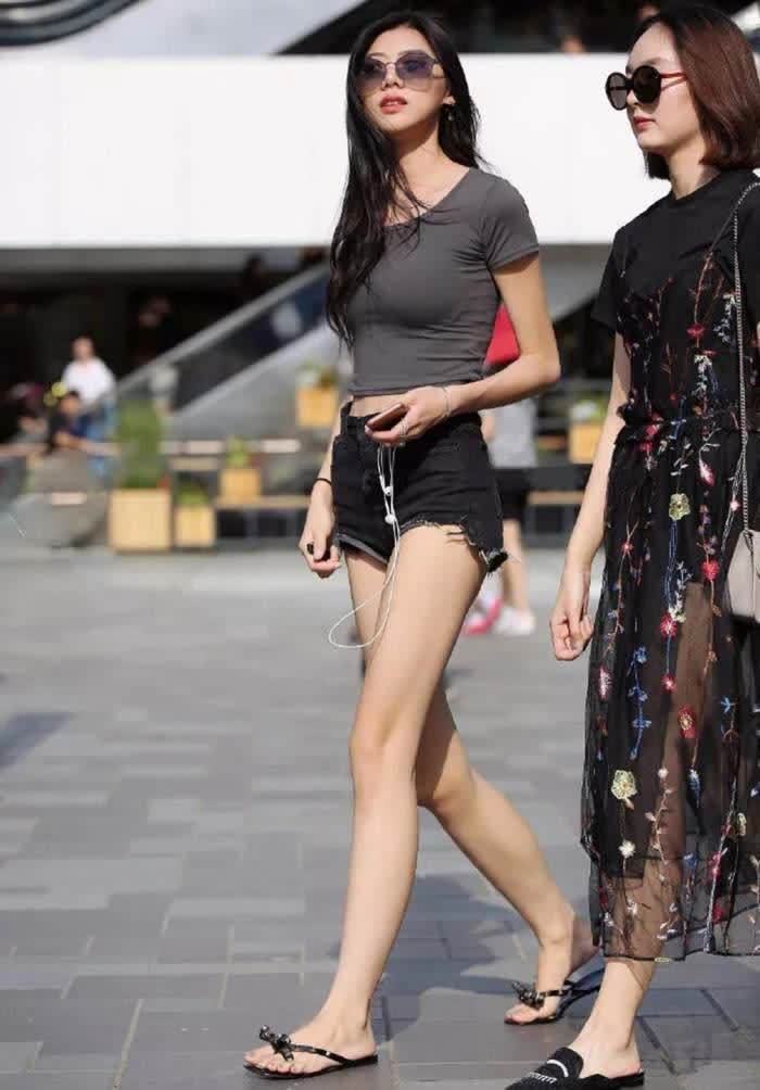 高颜值|高颜值大长腿美女, 身材体型非常性感, 背影都是那么的好看!