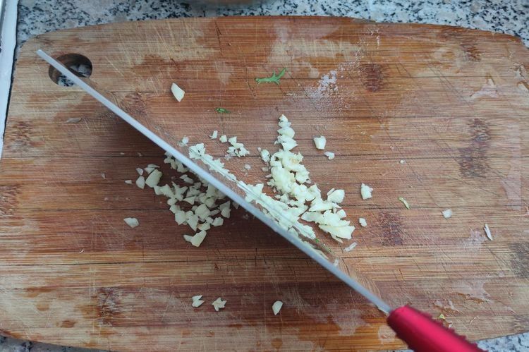 苦菊拌皮蛋，清爽解腻，下酒也下饭，做法简单味道佳